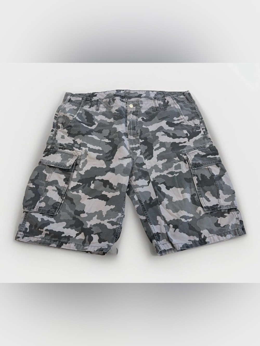 Vintage Levi’s Camo Cargo Shorts Baggy Gray Size 40 Y2K Skater Streetwear